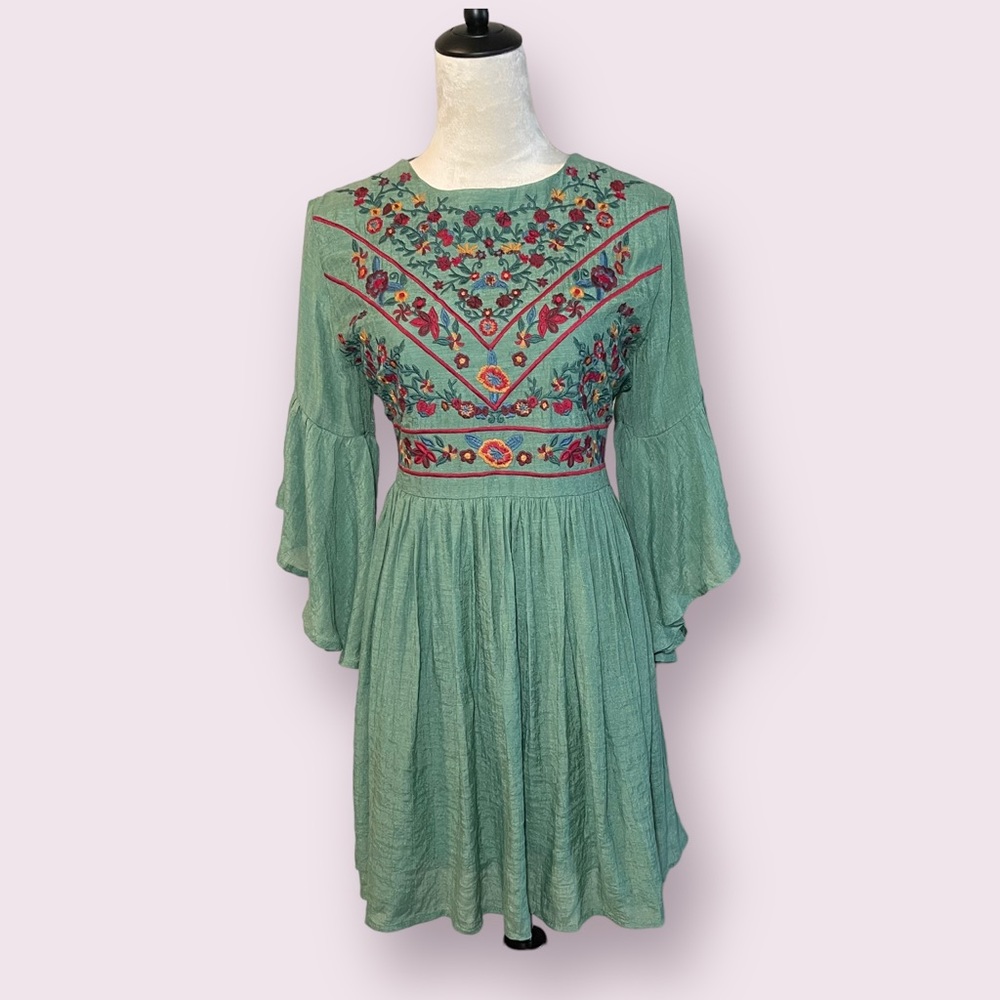 Umgee USA Green Floral Embroidered Peasant Flowy Dress Size Women’s M